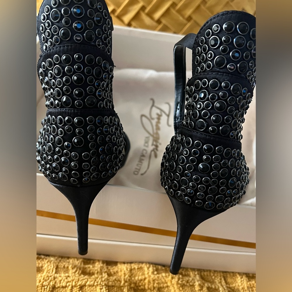 Vince Camuto black perfect satin heels 6.5